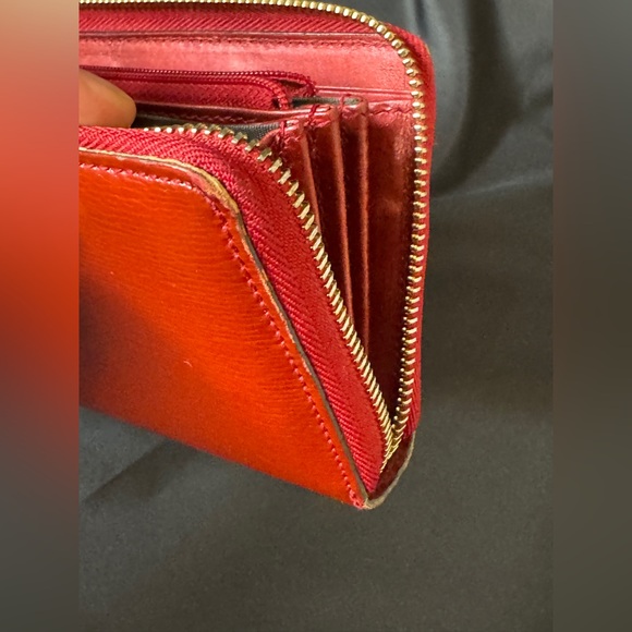 Gucci Red Leather Zippy with Gold Heart Charm Wallet - Picture 11 of 14